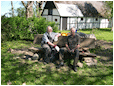 Hestebedg�rd - b�nke s�ttes op 30. april 2011