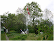 Hestebedg�rd - flagstangen rejses 14. maj 2011