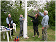 Hestebedg�rd - flagstangen rejses 14. maj 2011